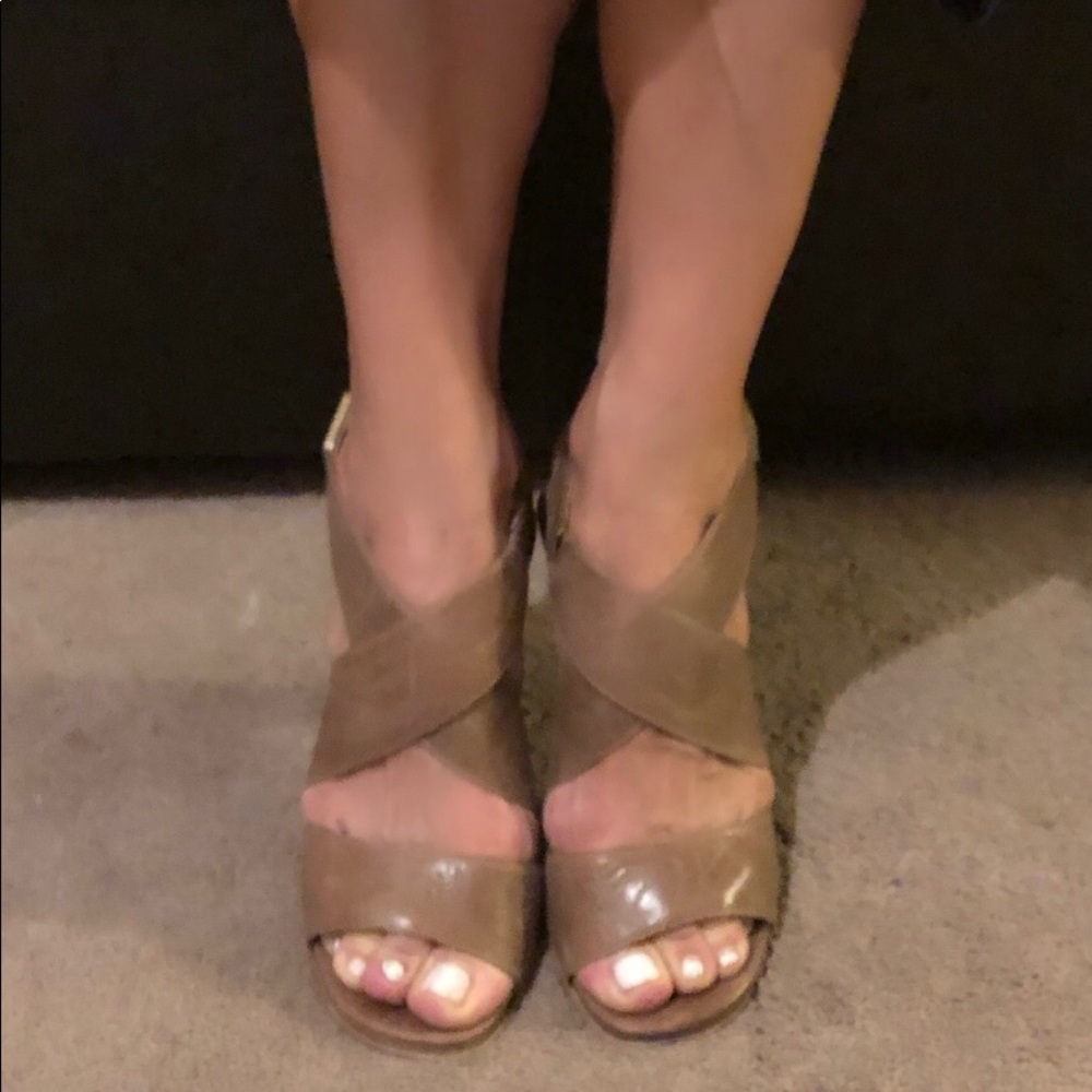 NEW PRICE! MICHAEL KORS STRAPPY SHOE (03-2019)
